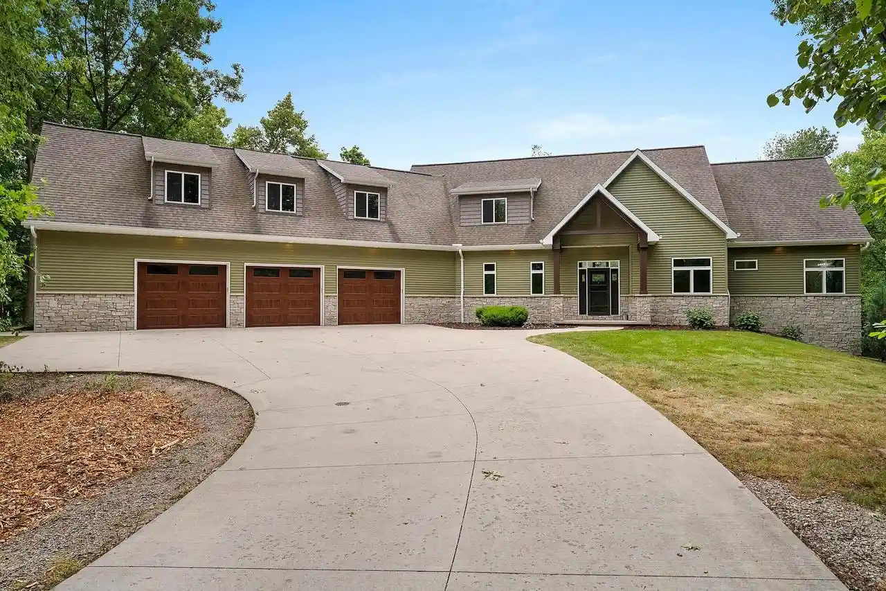 1st image of 635 Ruys Woods Court Court, Combined Locks, WI 54113 | MLS# 50330110