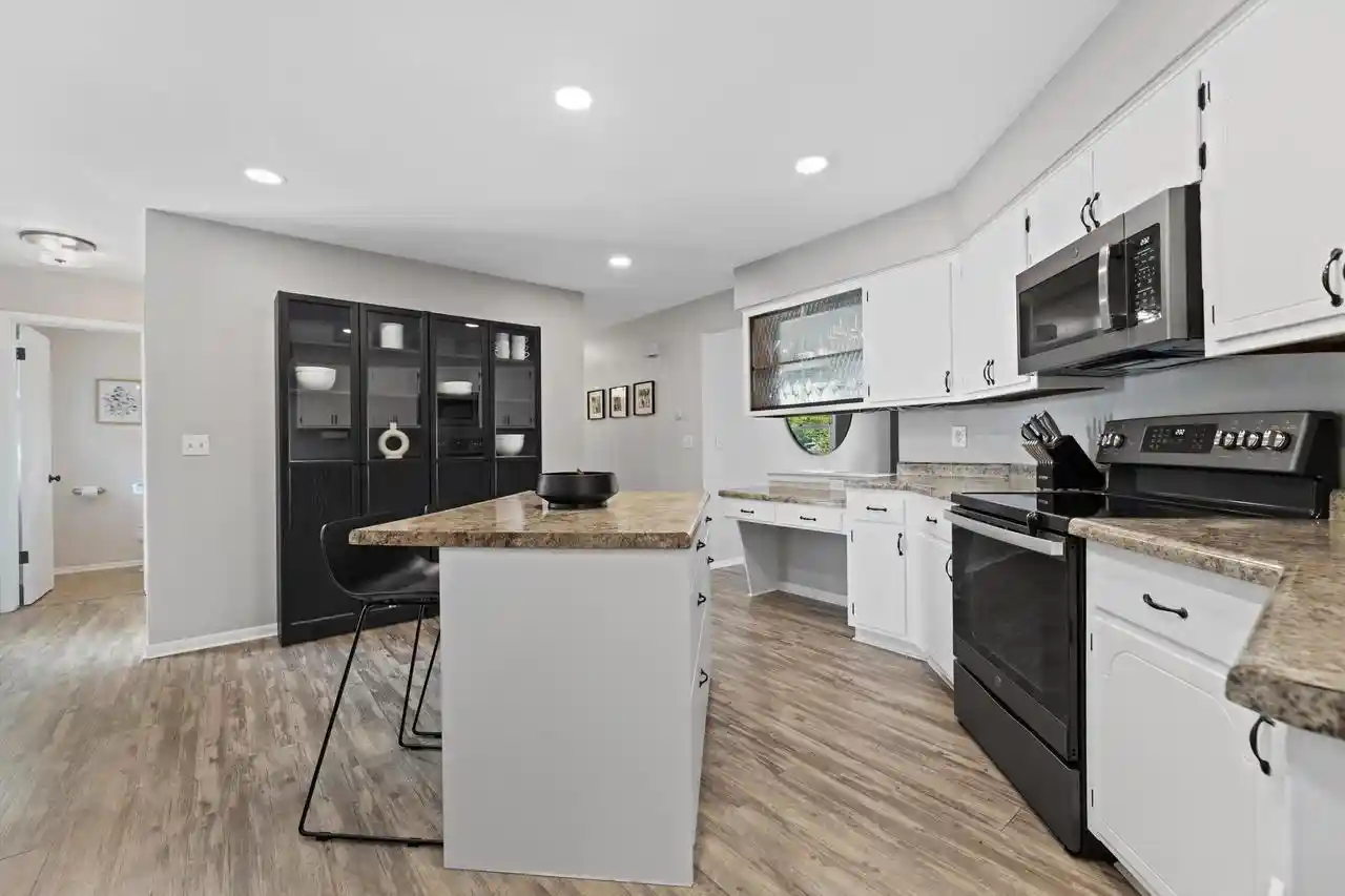 4th image of 732 S Grandview Boulevard Boulevard, Waukesha, WI 53188 | MLS# 1973973
