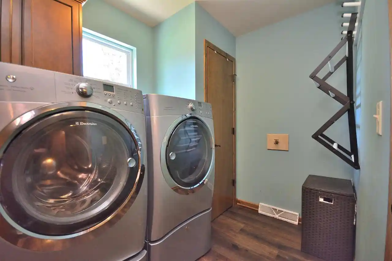 4th image of 1525 Whitewater Dr Dr, West Bend, WI 53095 | MLS# 1973986