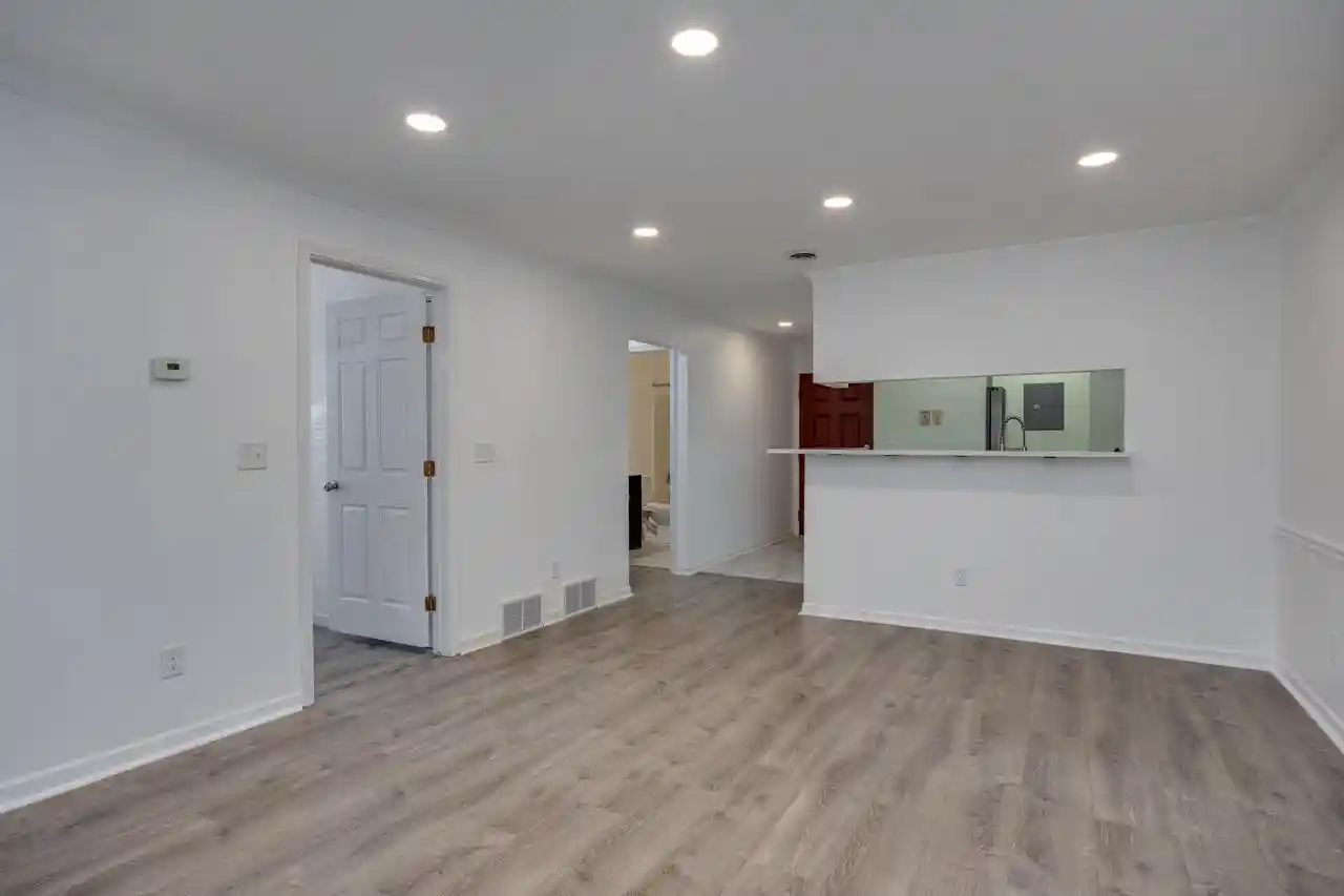 2nd image of 905 Harbor House Dr Dr, Madison, WI 53719