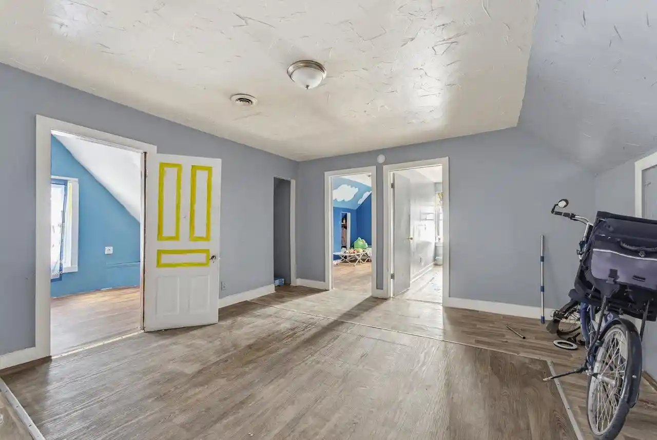 3rd image of 500 W Arthur Avenue Avenue, Milwaukee, WI 53207 | MLS# 2029290