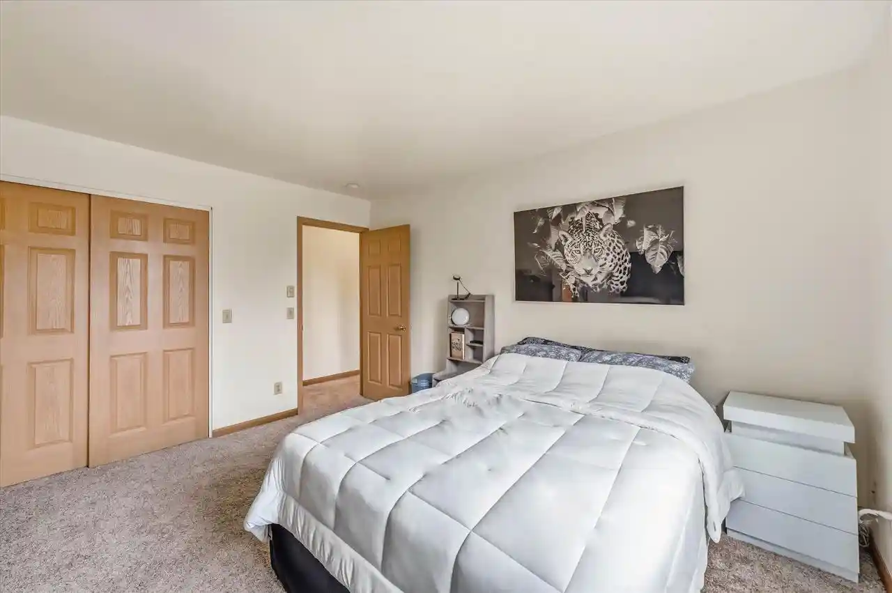5th image of 1406 Creek Rd Rd, West Bend, WI 53090