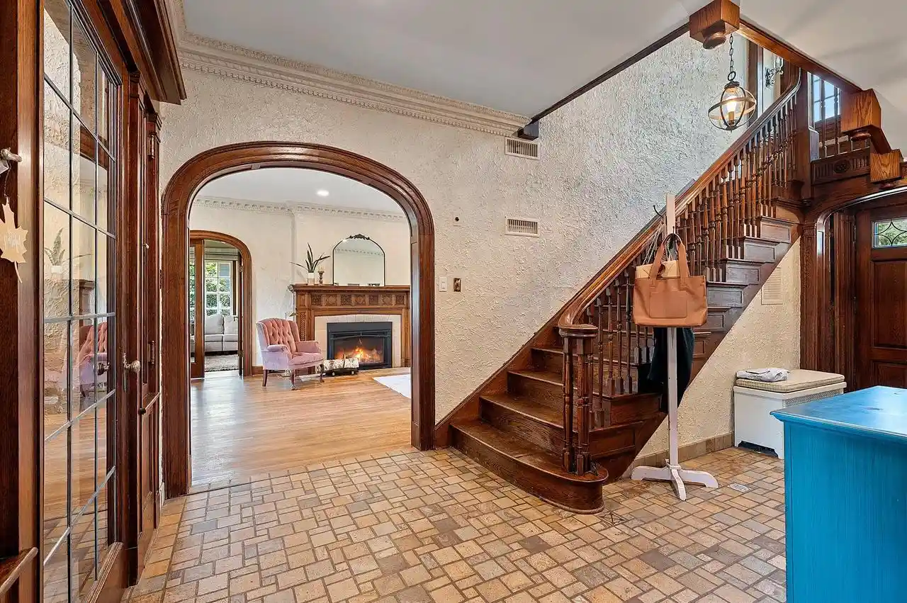 3rd image of 822 Hawthorne Terrace Terrace, Manitowoc, WI 54220 | MLS# 1974005