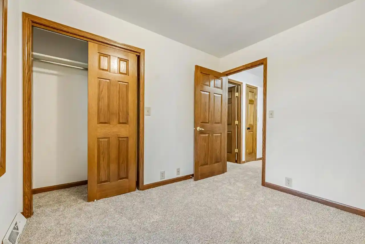 5th image of 6908 W Marine Court Court, Milwaukee, WI 53223 | MLS# 1974006