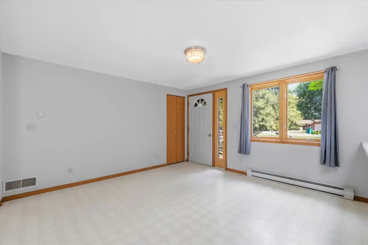 Photo 4 of Single family home for sale at N9293 N Oakwood Lane Lane, Neshkoro, WI 54960 | MLS# 1974018 | Listing updated on 2026-09-23