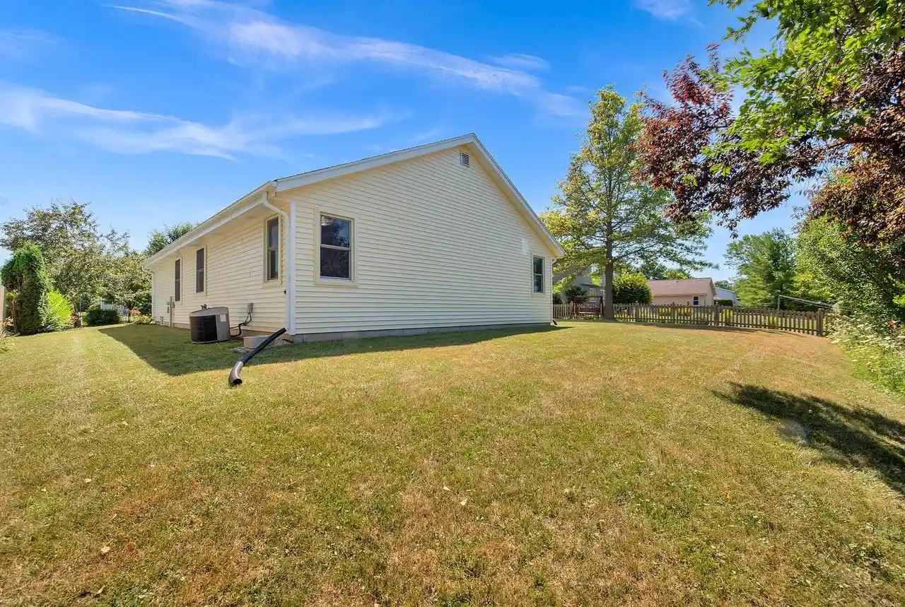 4th image of 8820 W Travis Lane Lane, Franklin, WI 53132 | MLS# 1974032