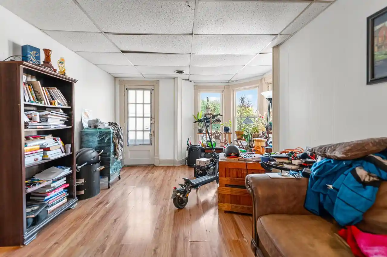 3rd image of 1976 N Farwell Ave Ave, Milwaukee, WI 53202