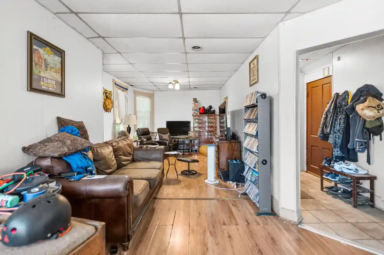 4th image of 1976 N Farwell Ave Ave, Milwaukee, WI 53202