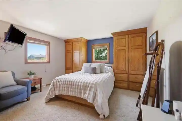 2nd image of 4112 Mueller Dr Dr, Hartford, WI 53027 | MLS# 1974059