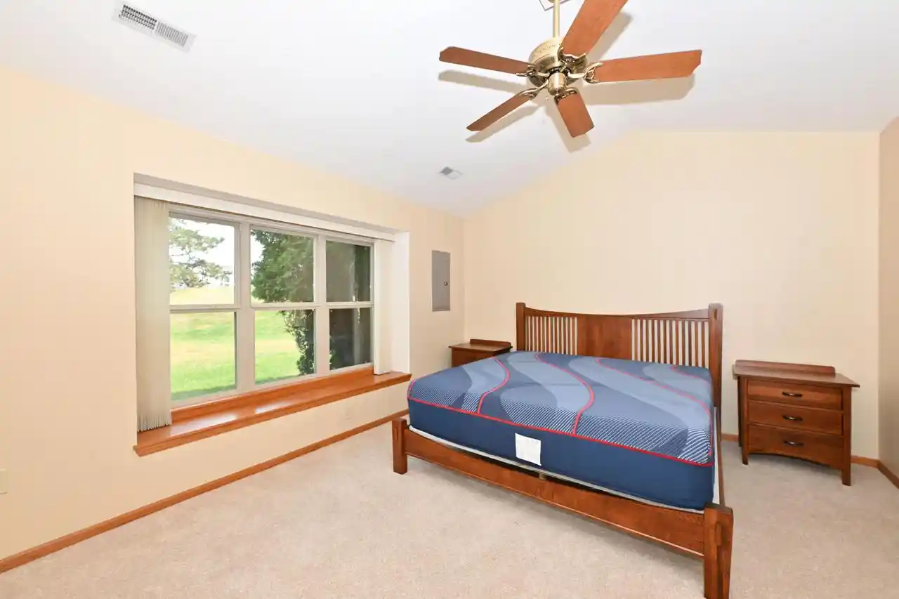 4th image of N24W24000 Brandon Oaks Dr Dr #A, Pewaukee, WI 53072 | MLS# 1974076