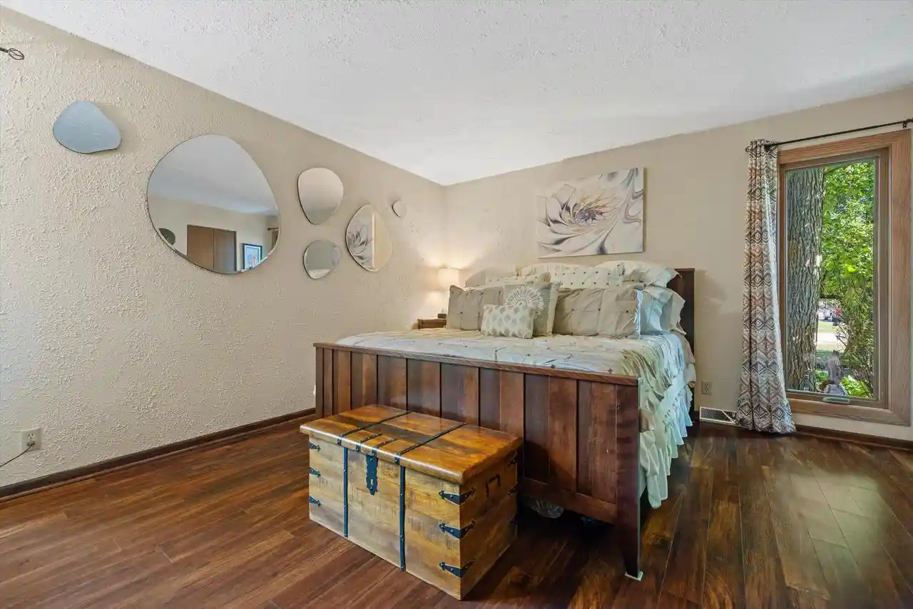 4th image of 1721 September Dr Dr, Caledonia, WI 53402 | MLS# 1974073