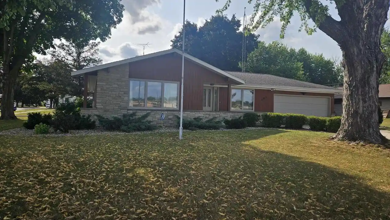 1st image of 285 Oak Street Street, Berlin, WI 54923 | MLS# 50329941