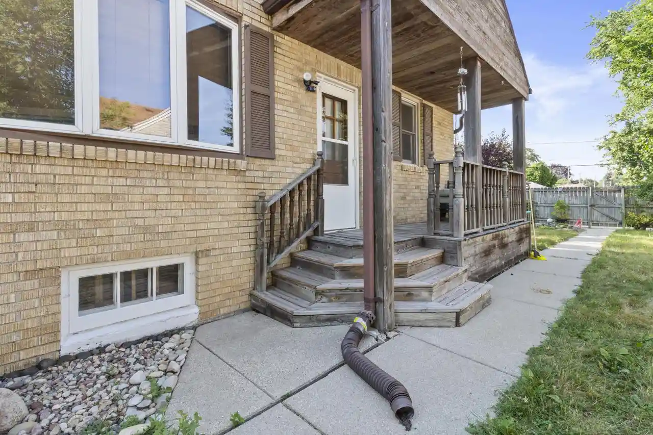 4th image of 1704 Milwaukee Avenue Avenue, South Milwaukee, WI 53172 | MLS# 1974086