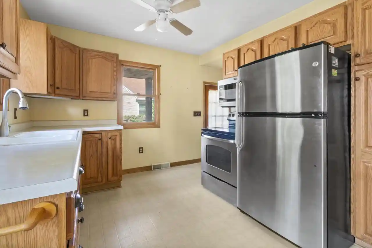 29th image of 1704 Milwaukee Avenue Avenue, South Milwaukee, WI 53172 | MLS# 1974086