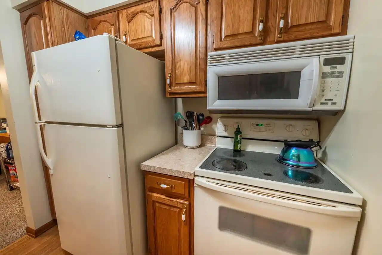 2nd image of 530 N Silverbrook Dr Dr, West Bend, WI 53090