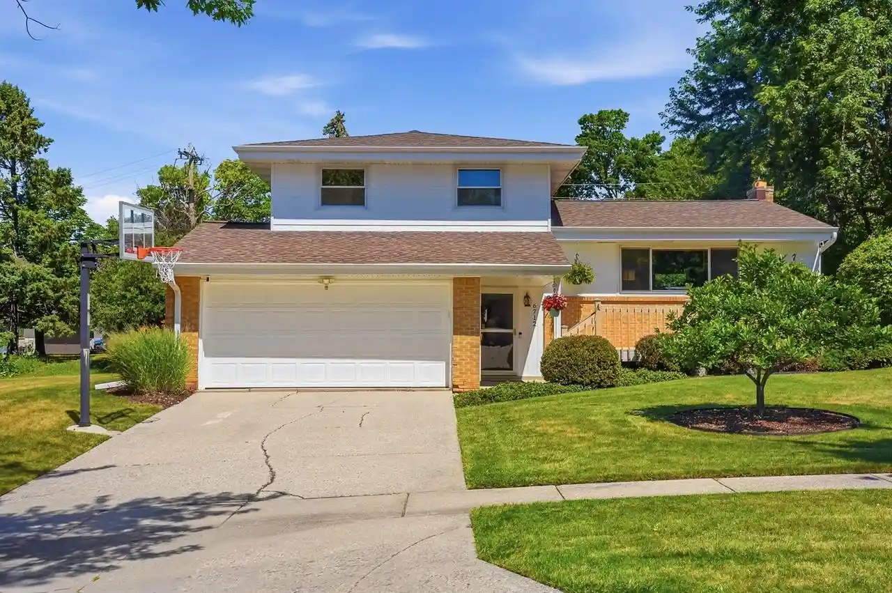 1st image of 6712 Manchester Dr Dr, Greendale, WI 53129 | MLS# 1974112