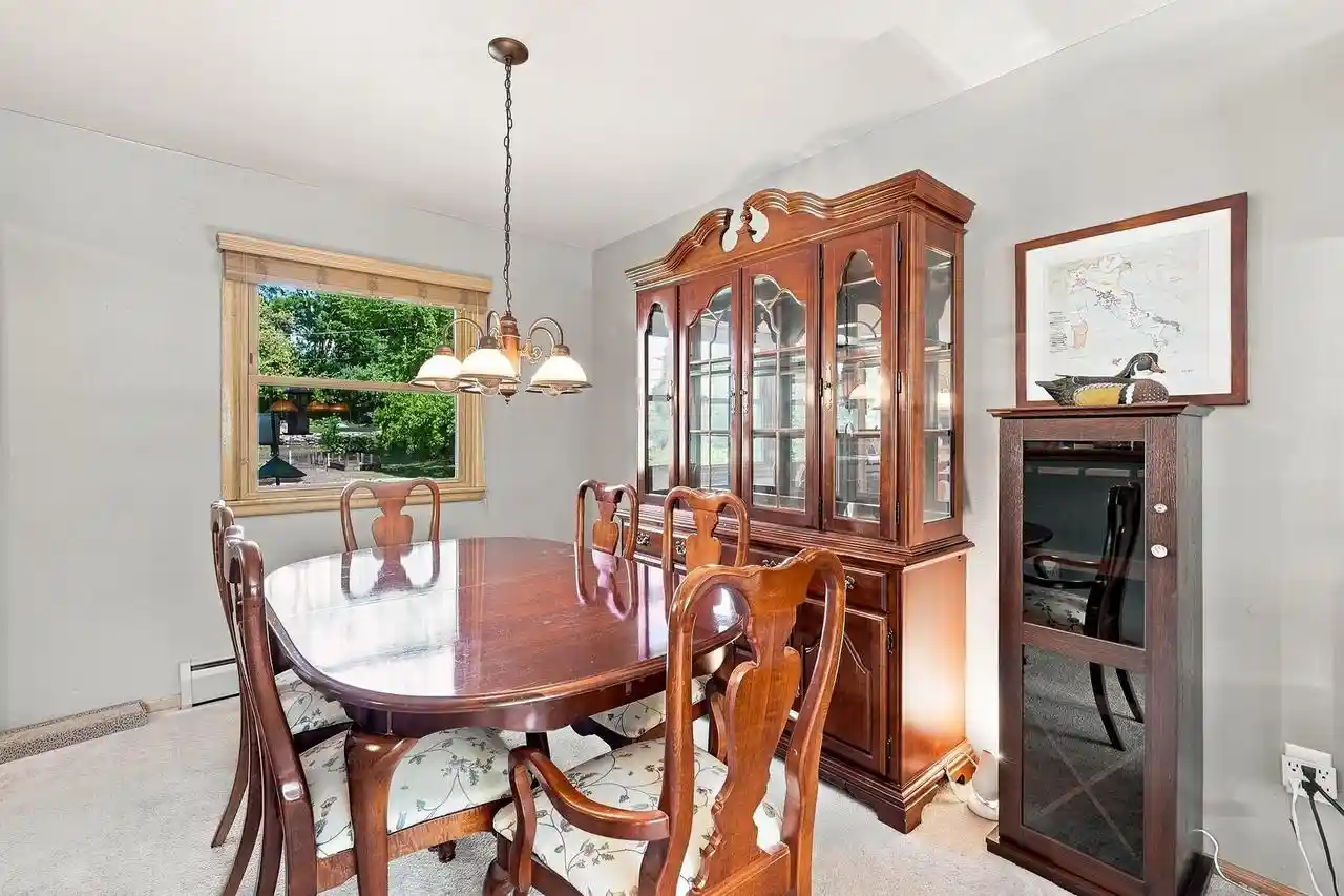 5th image of 6712 Manchester Dr Dr, Greendale, WI 53129 | MLS# 1974112