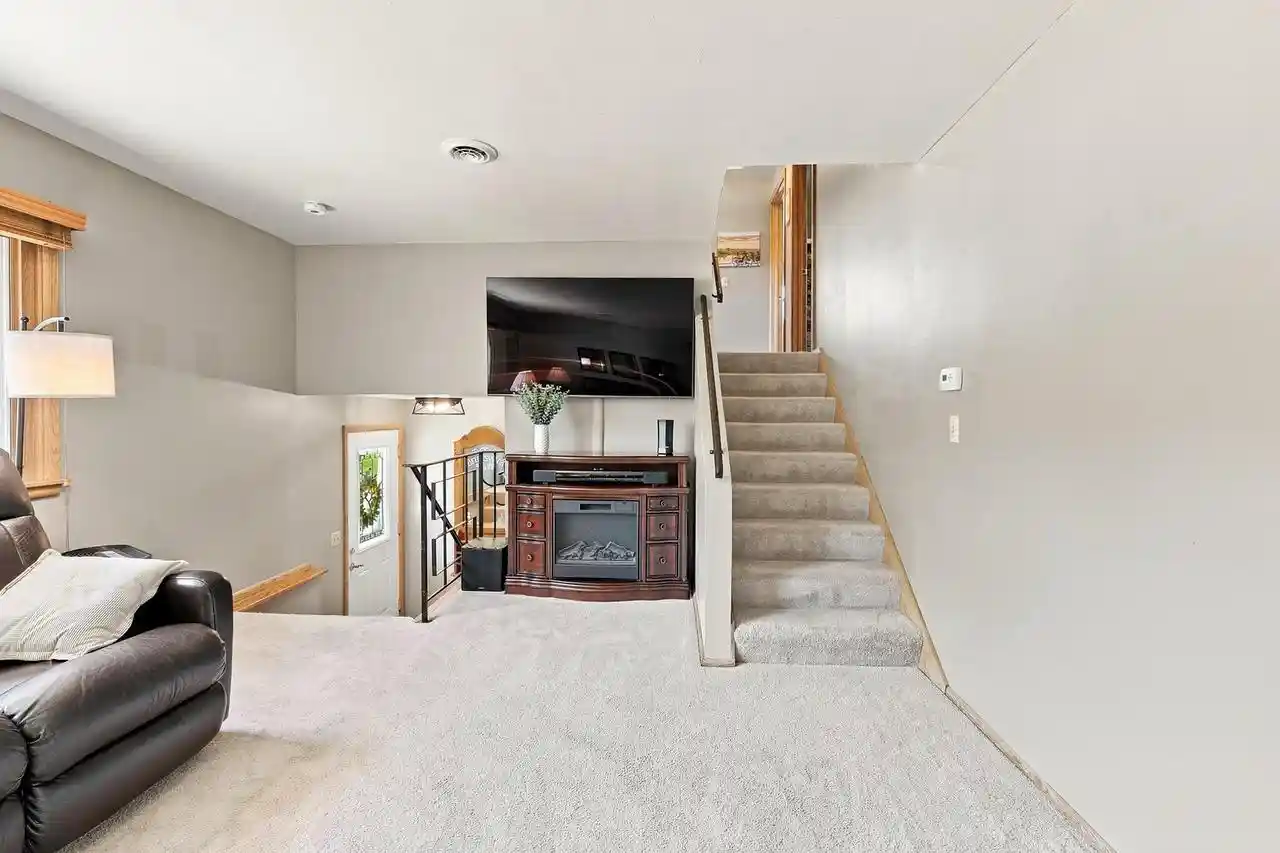 46th image of 6712 Manchester Dr Dr, Greendale, WI 53129 | MLS# 1974112