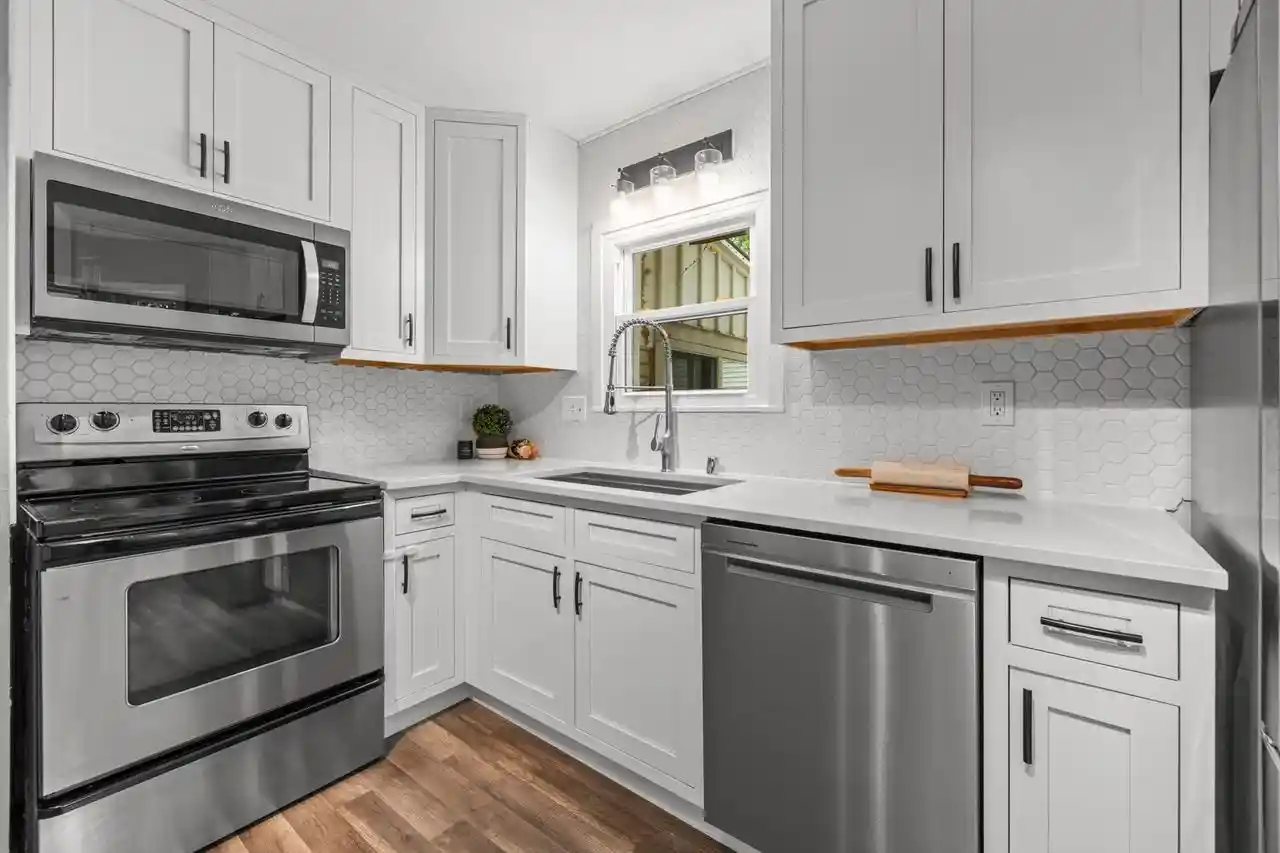 4th image of 450 W Bradley Road Road, Milwaukee, WI 53217 | MLS# 1974128