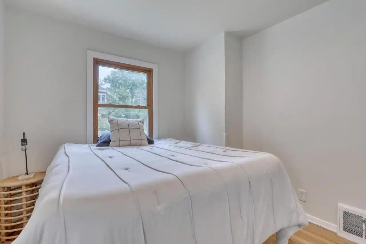 3rd image of 6633 Hillside Lane Lane, Milwaukee, WI 53213 | MLS# 1974140