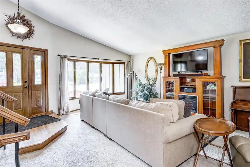 4th image of 608 Manor Court Court, Altoona, WI 54720 | MLS# 1603719
