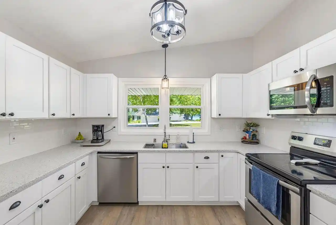 2nd image of 1247 N Breezeland Road Road, Oconomowoc, WI 53066 | MLS# 1974148