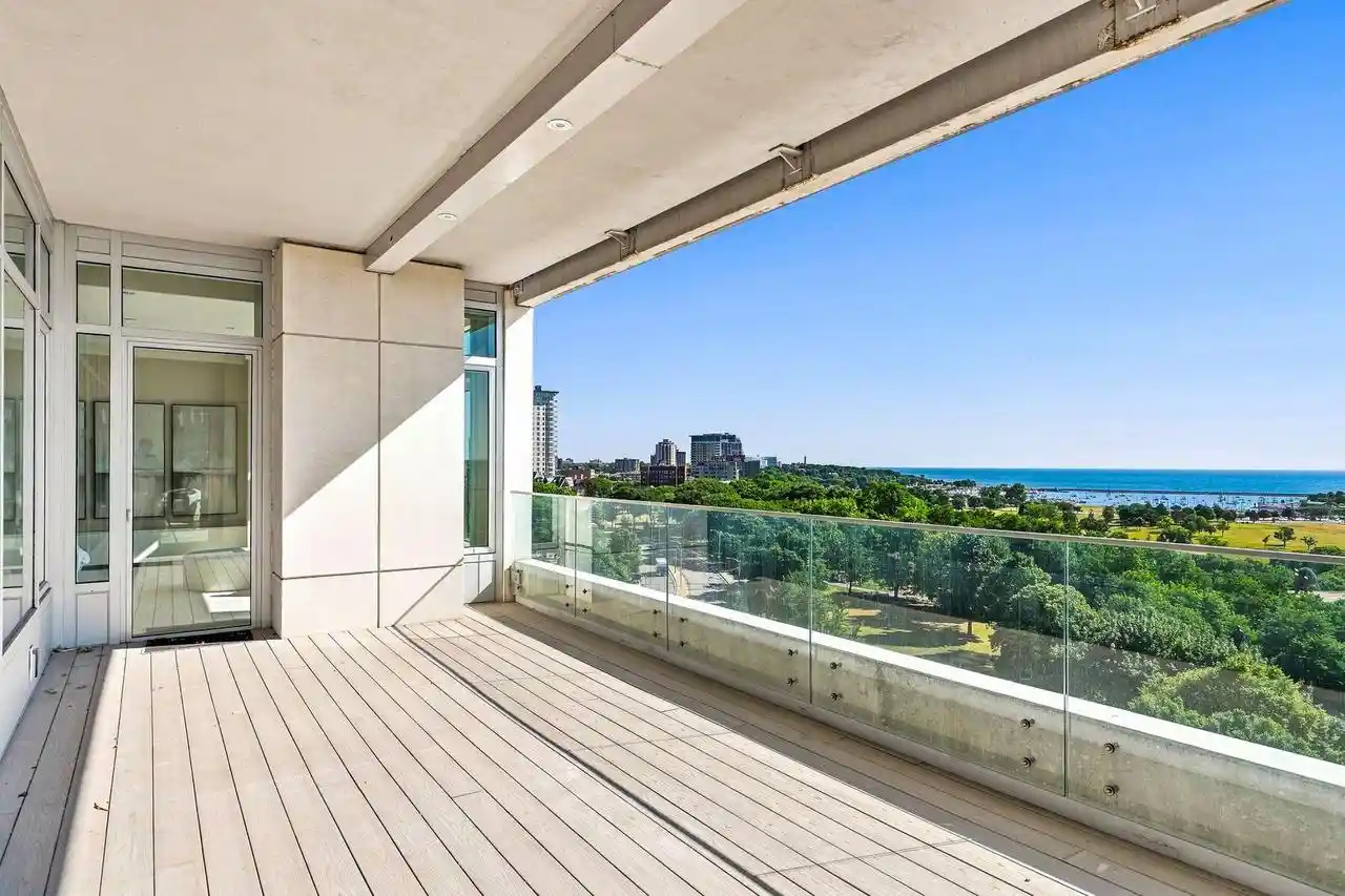 Listing Photo 2 - Condo for sale in building located at 825 N Prospect Ave Ave, Milwaukee, WI 53202 - Unit #901