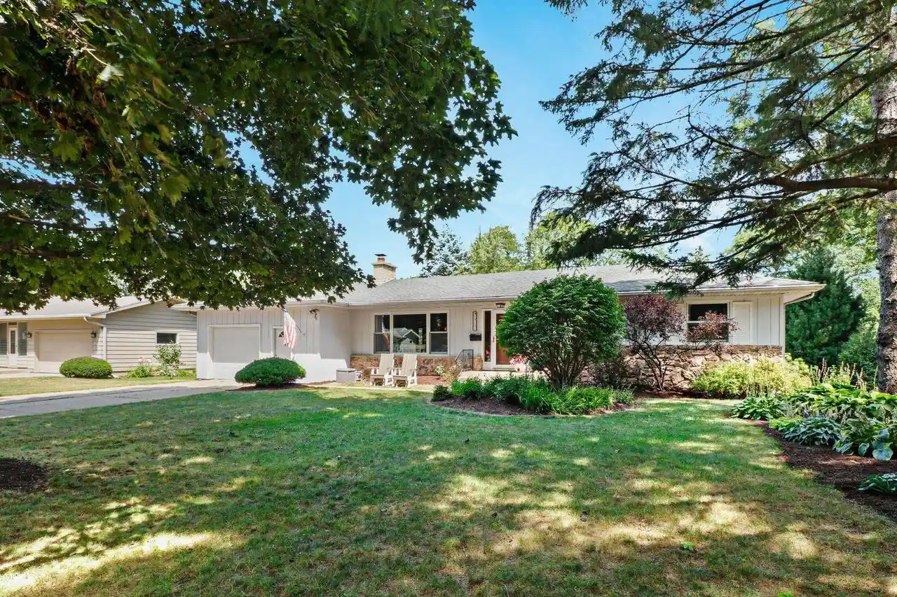 1st image of 5010 Dorsett Dr Dr, Madison, WI 53711 | MLS# 2029348