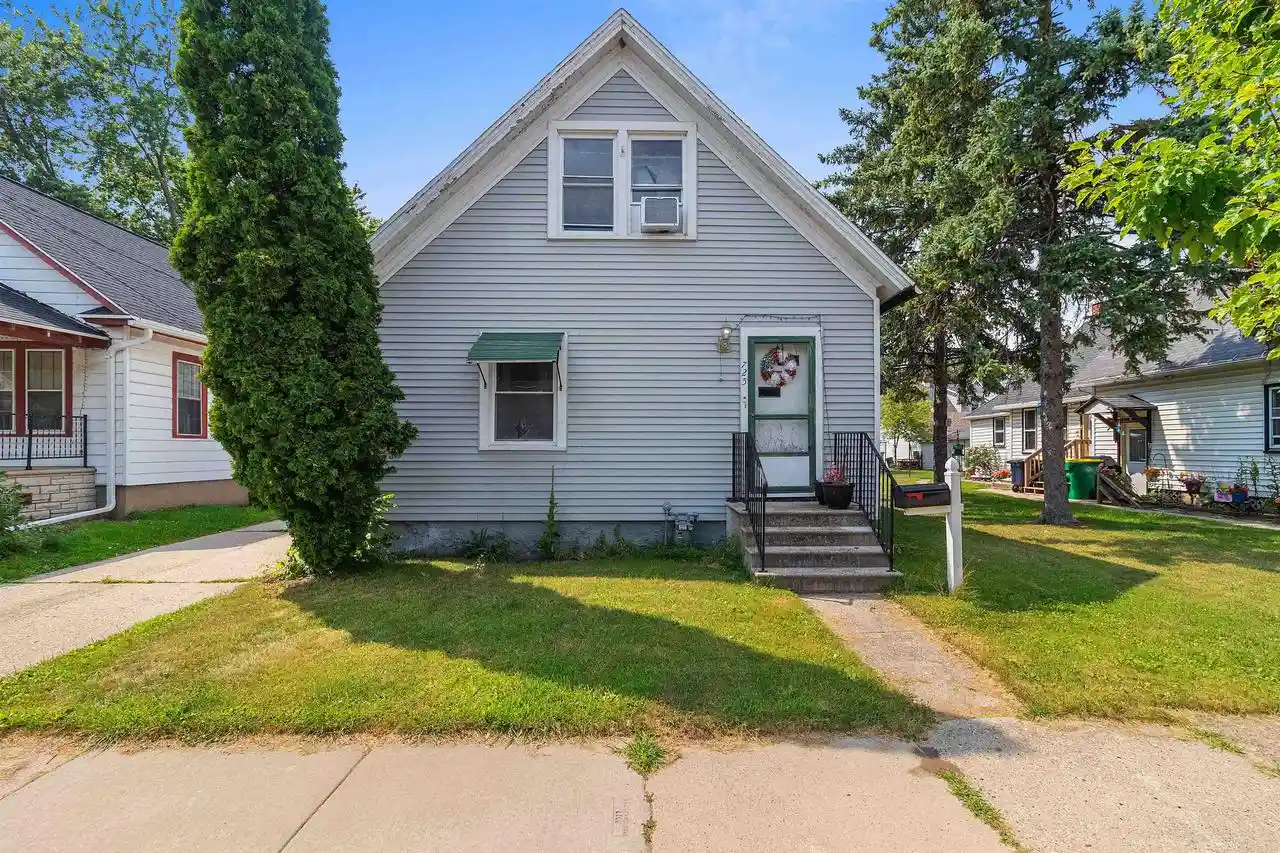 1st image of 725 St George Street Street, Green Bay, WI 54302 | MLS# 50330165