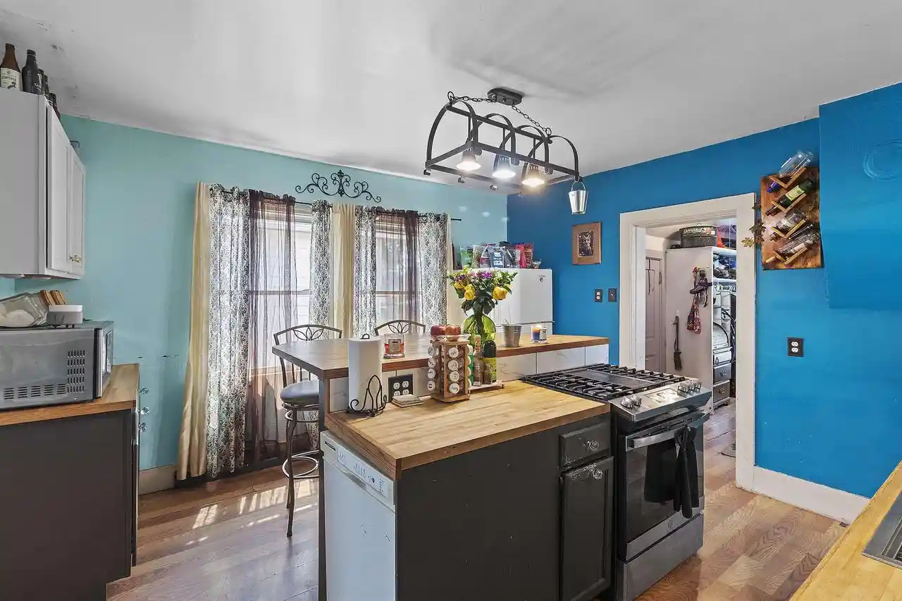 2nd image of 725 St George Street Street, Green Bay, WI 54302 | MLS# 50330165
