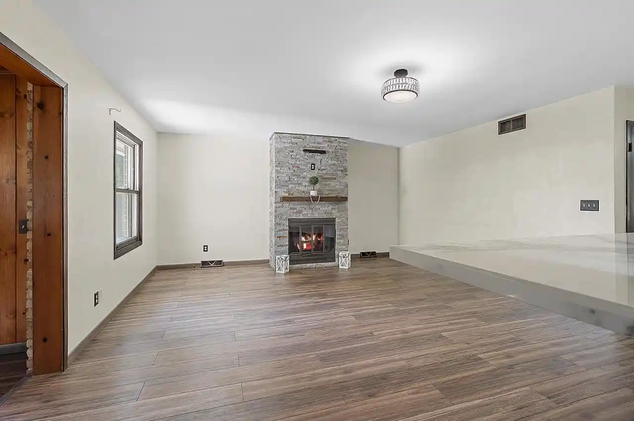4th image of 1235 E Murdock Avenue Avenue, Oshkosh, WI 54901 | MLS# 50330141