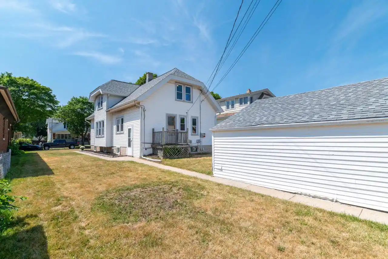 2nd image of 1540 S 58th St St, Milwaukee, WI 53214