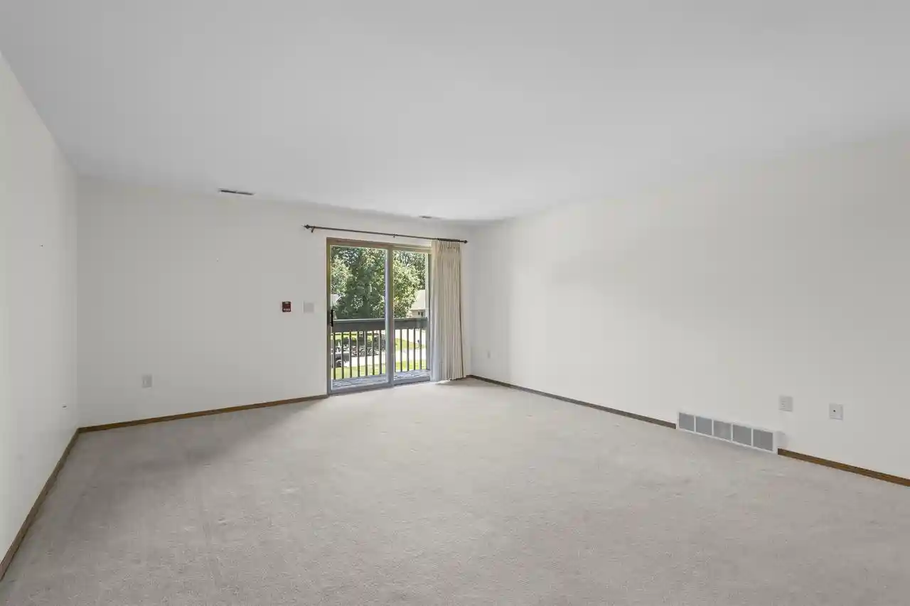 4th image of 1600 Rustic Oaks Ct Ct, Green Bay, WI 54301