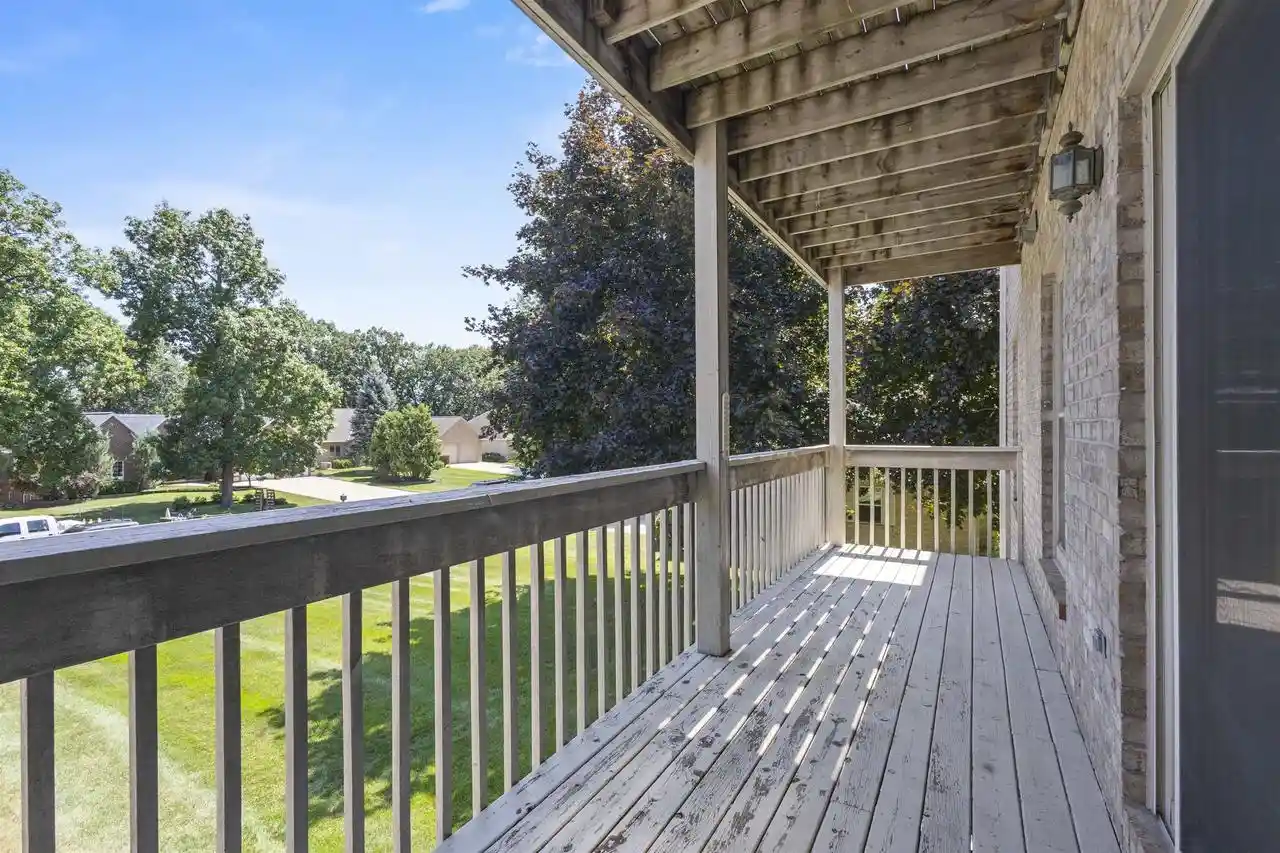 5th image of 1600 Rustic Oaks Ct Ct, Green Bay, WI 54301