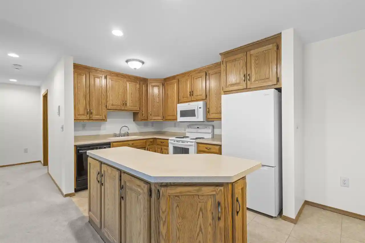 2nd image of 1600 Rustic Oaks Ct Ct, Green Bay, WI 54301