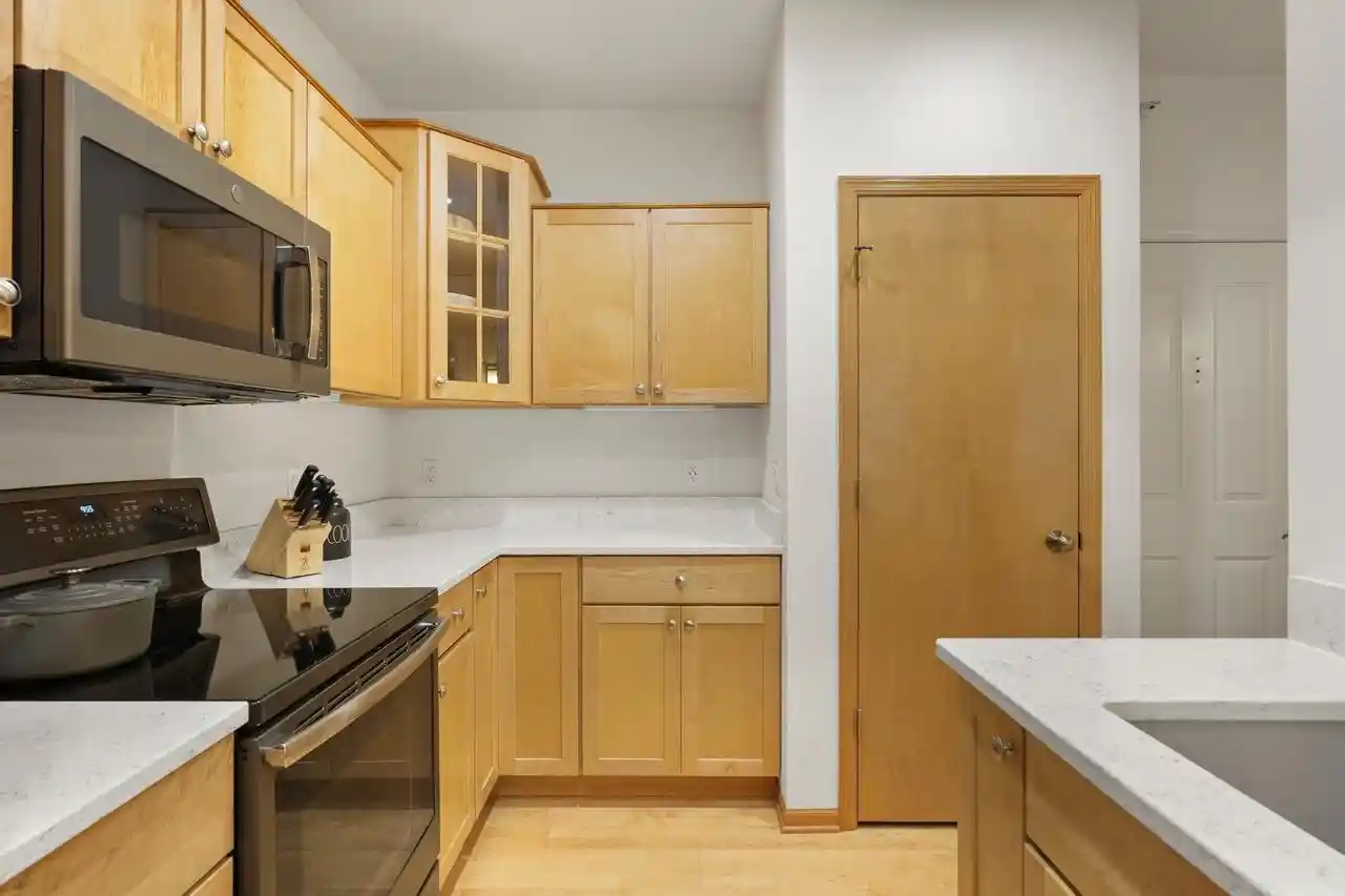 2nd image of 201 N Blair St St, Madison, WI 53703