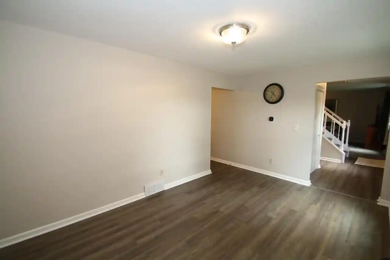 3rd image of 1400 S Ridgeway Road Road, New Berlin, WI 53146 | MLS# 1974206