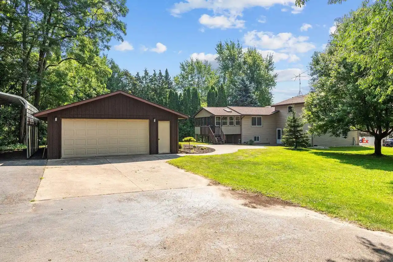 Photo 1 of Single family home for sale at N3868 Mosquito Hill Road Road, New London, WI 54961 | MLS# 50330168 | Listing updated on 2026-09-09