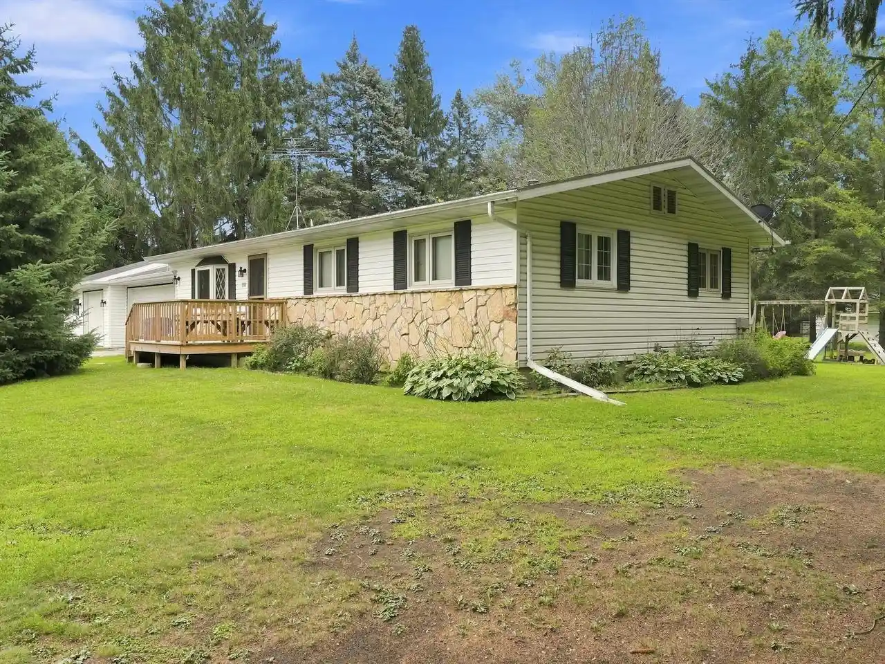 1st image of 1101 Mallard Lane Lane, Manitowoc, WI 54220 | MLS# 1974202