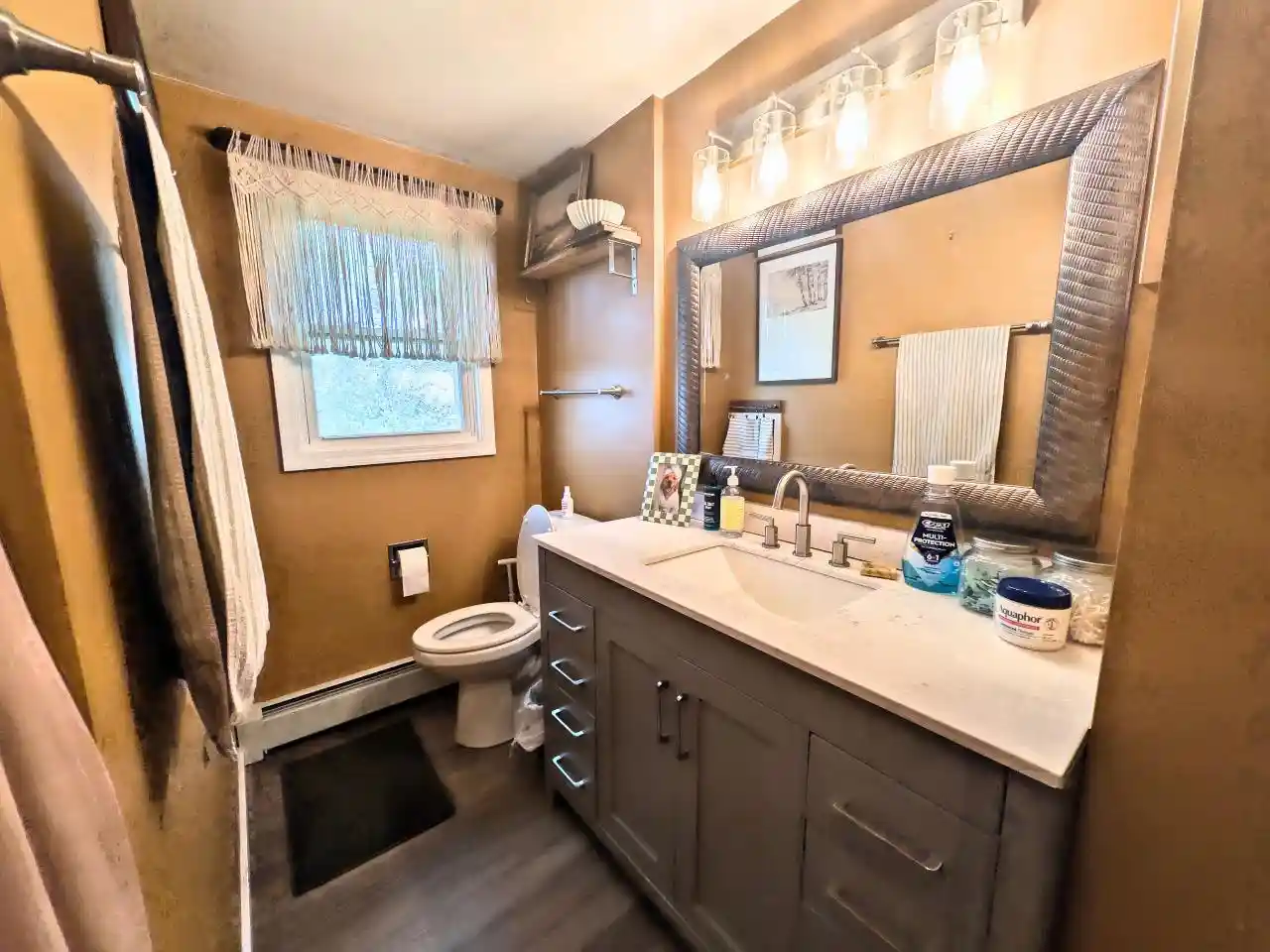 Photo 4 of Single family home for sale at 147 Hilltop Dr Dr, Green Bay, WI 54301 | MLS# 50330162 | Listing updated on 2026-10-08