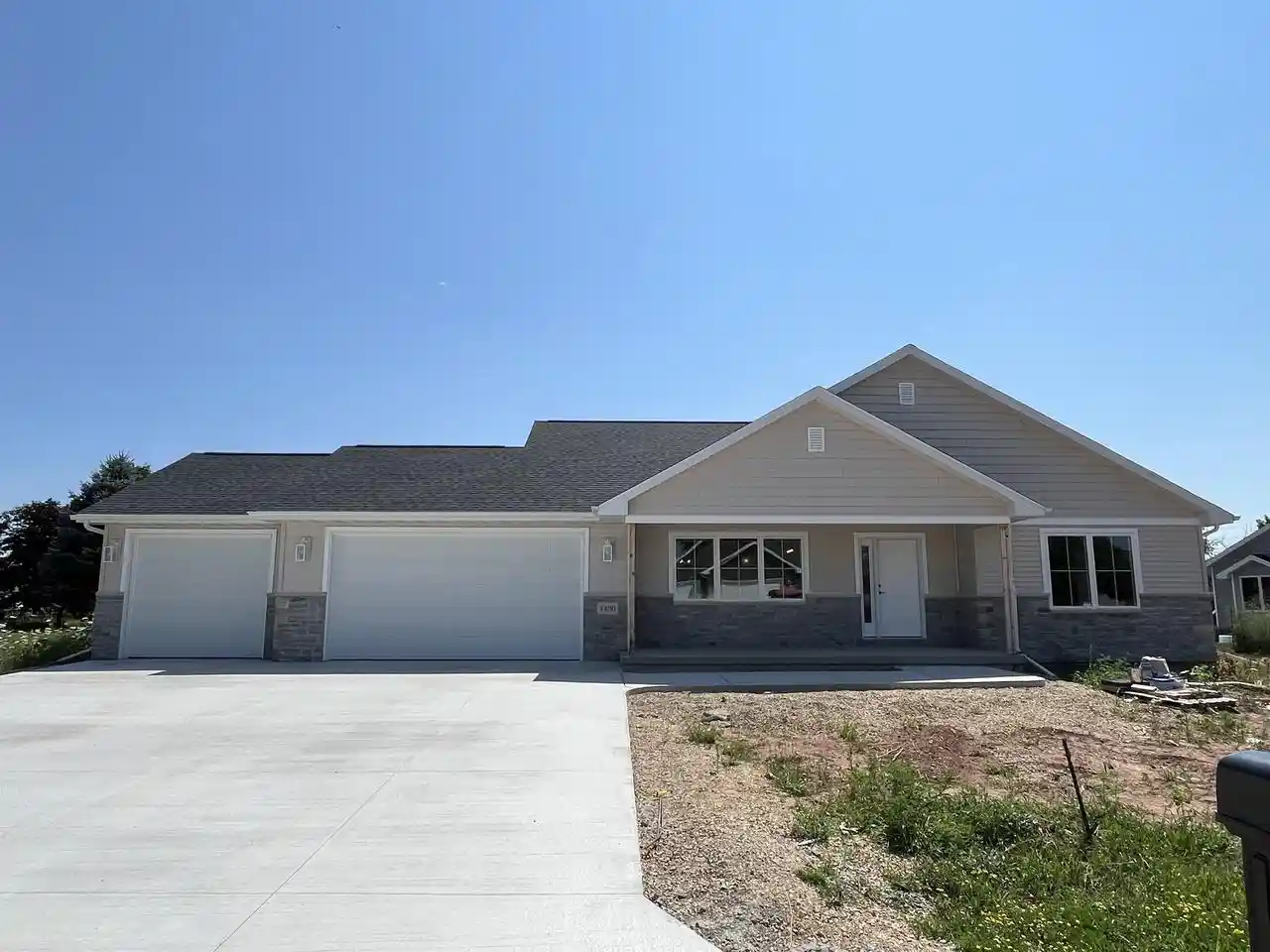 Photo 1 of Single family home for sale at 1430 Caroline Dr Dr, New London, WI 54961 | MLS# 50330222 | Listing updated on 2026-07-31
