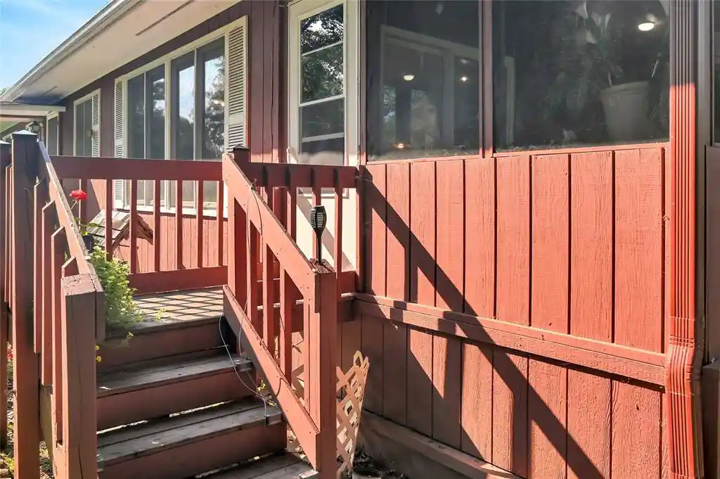 Photo 3 of Single family home for sale at 405 Oakwood Dr Dr, Durand, WI 54736 | MLS# 1603797 | Listing updated on 2026-09-16