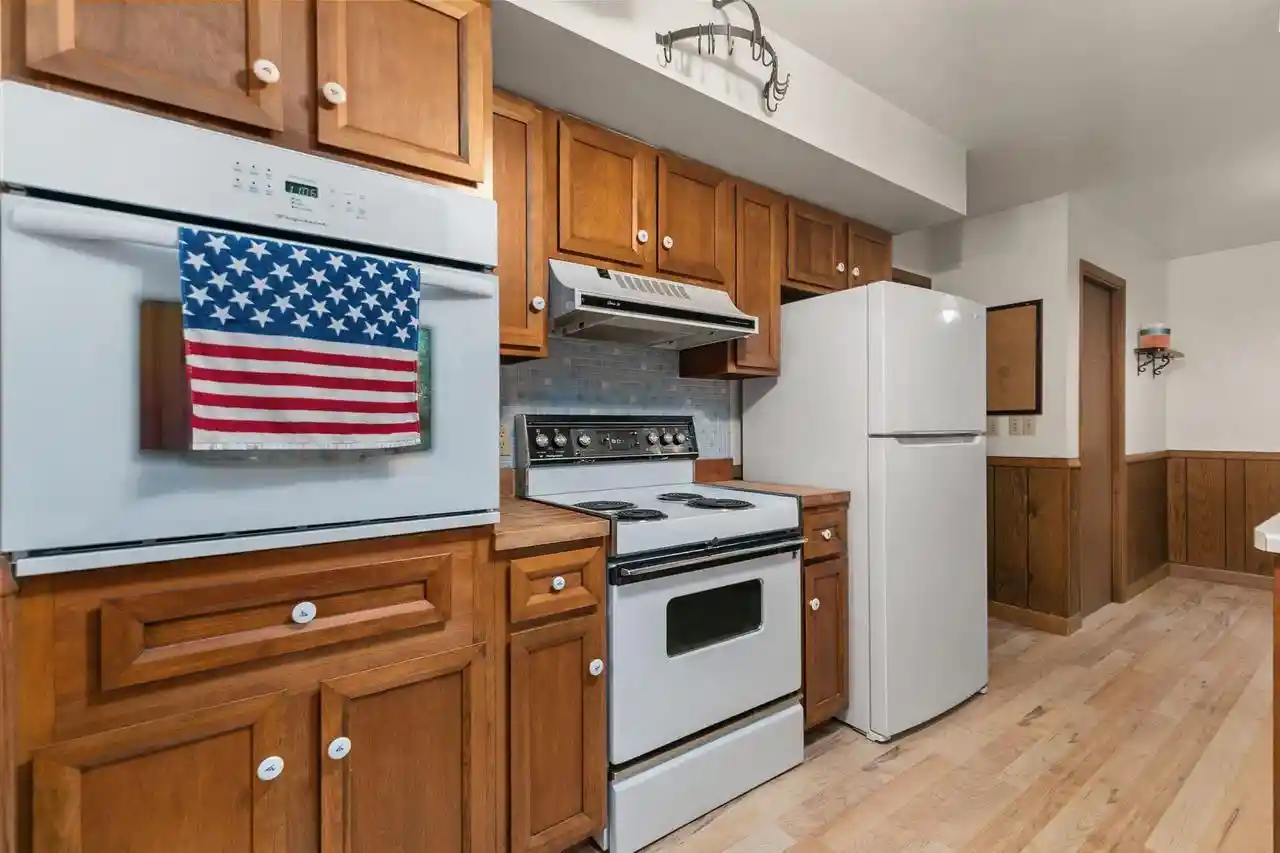 2nd image of 110 Woodside Court Court, Neenah, WI 54956 | MLS# 50330131
