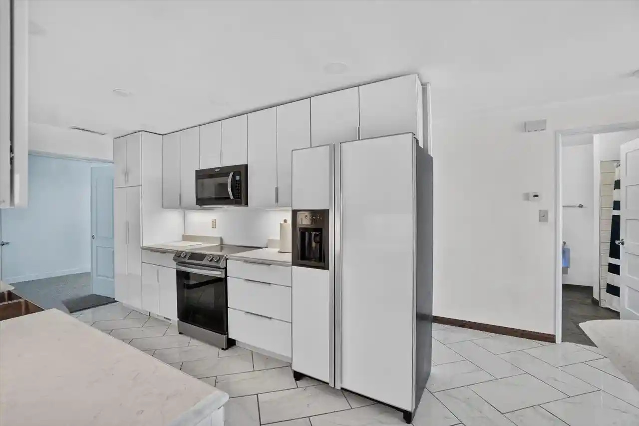 Photo 3 of Condo for sale at 2525 S Shore Dr Dr #25A, Milwaukee, WI 53207 | MLS# 1974247 | Listing updated on 2026-08-13