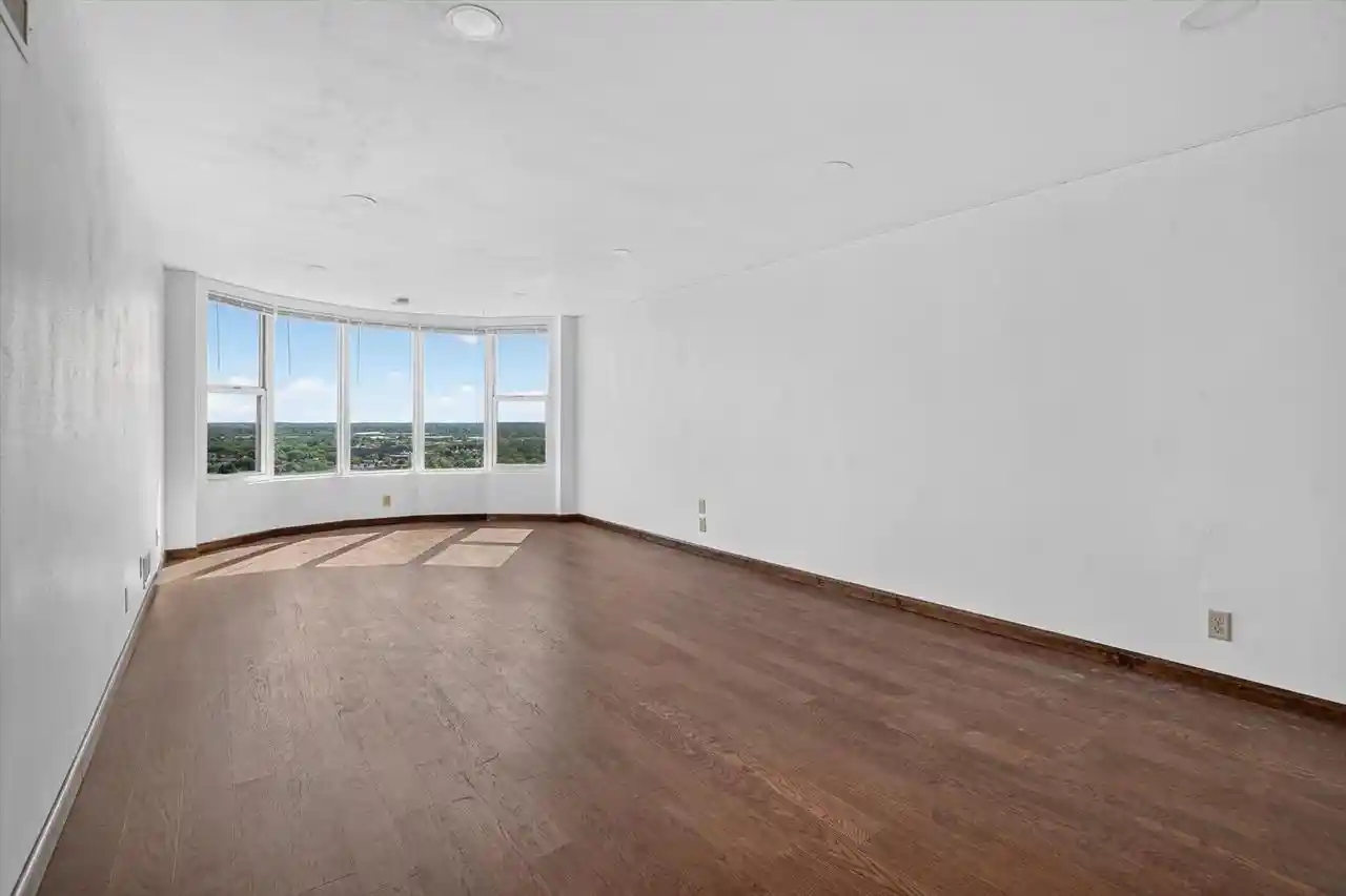Photo 4 of Condo for sale at 2525 S Shore Dr Dr #25A, Milwaukee, WI 53207 | MLS# 1974247 | Listing updated on 2026-08-13