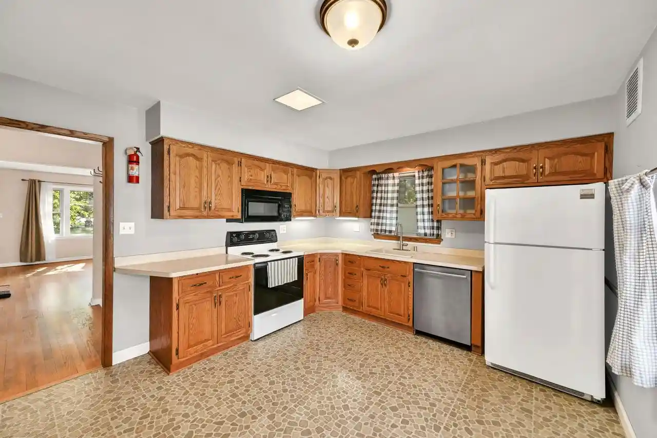 3rd image of 3279 S Adams Avenue Avenue, Milwaukee, WI 53207 | MLS# 1974252