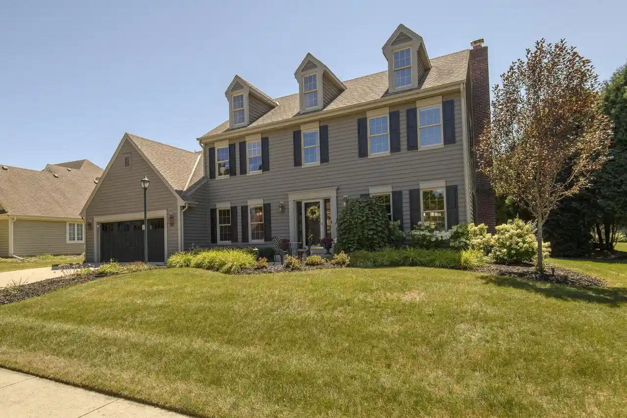 1st image of 587 Cottonwood Lane Lane, Grafton, WI 53024 | MLS# 1974284
