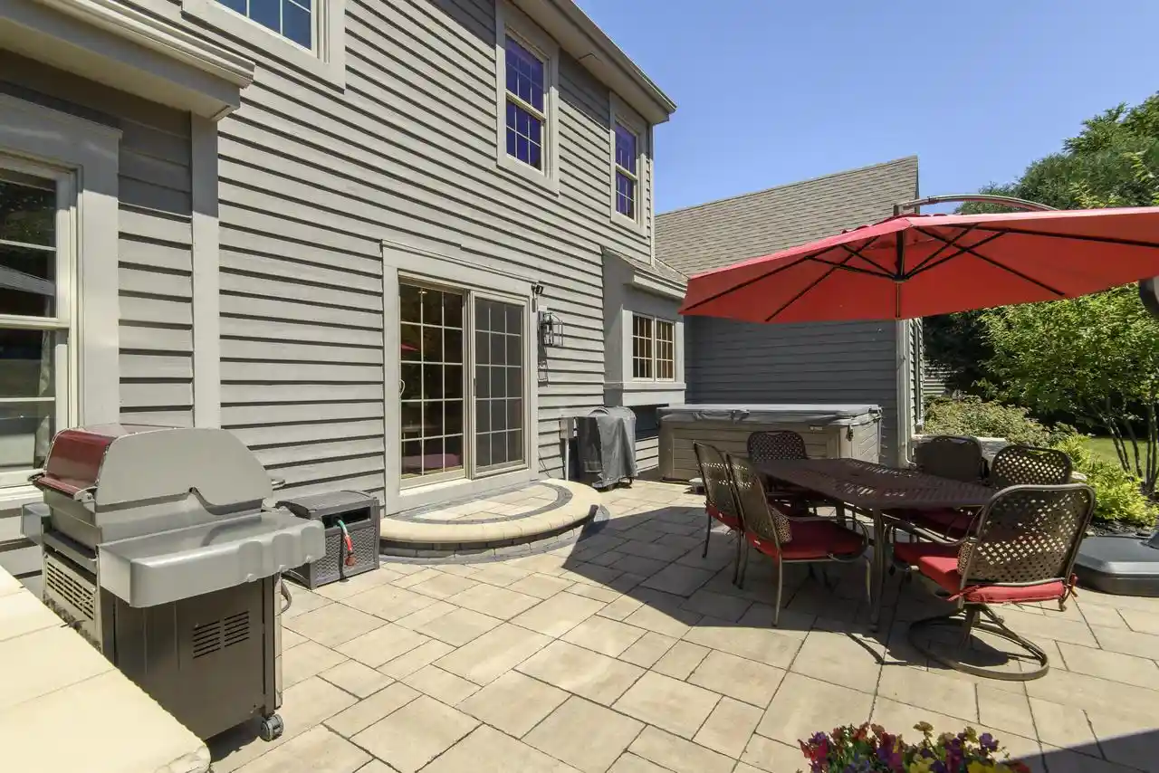 3rd image of 587 Cottonwood Lane Lane, Grafton, WI 53024 | MLS# 1974284