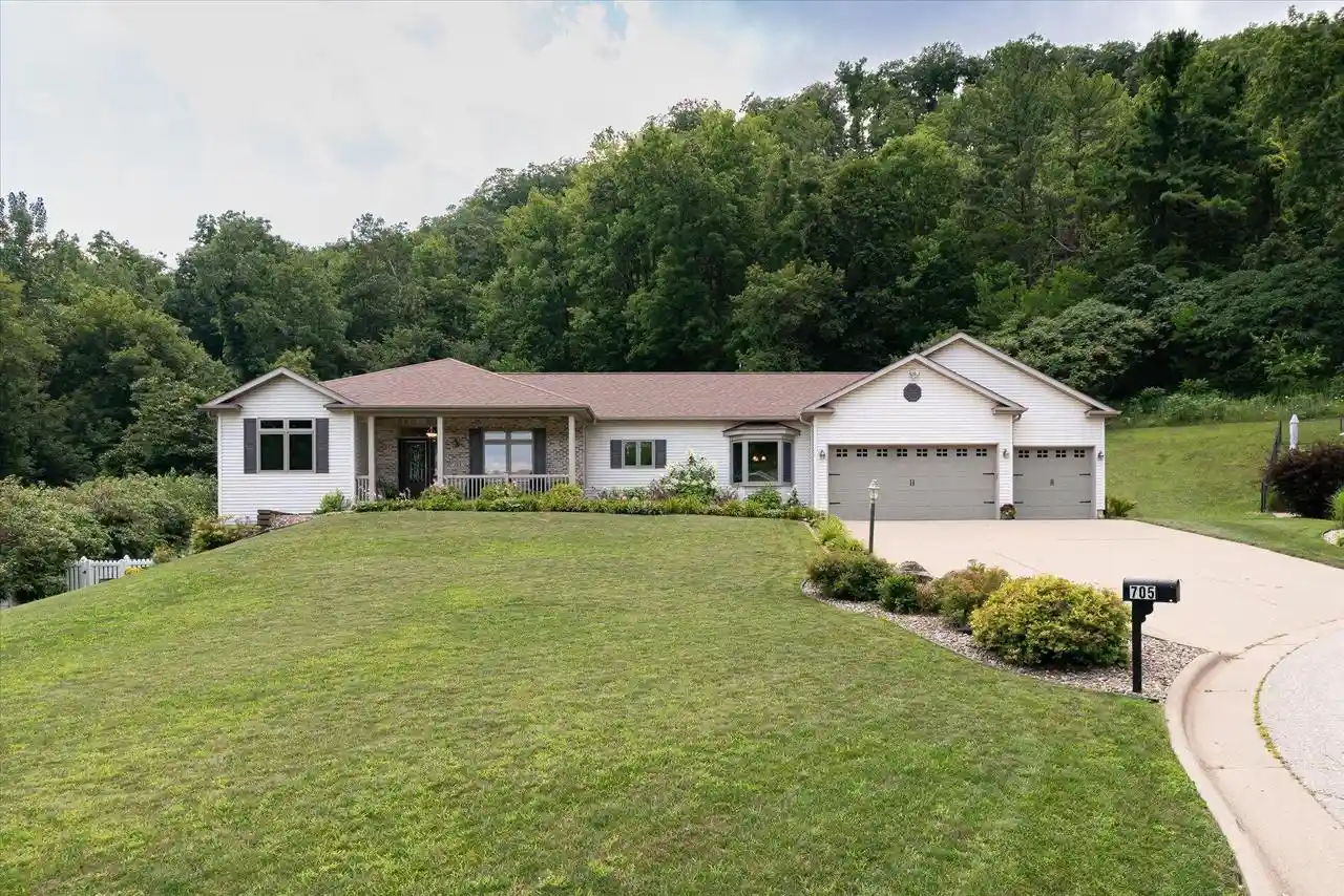 1st image of 705 12th Court N Court N, La Crescent, MN 55947 | MLS# 1974295
