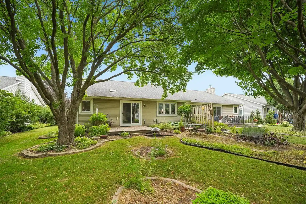 2nd image of 1224 Vogt Dr Dr, West Bend, WI 53095 | MLS# 1974306